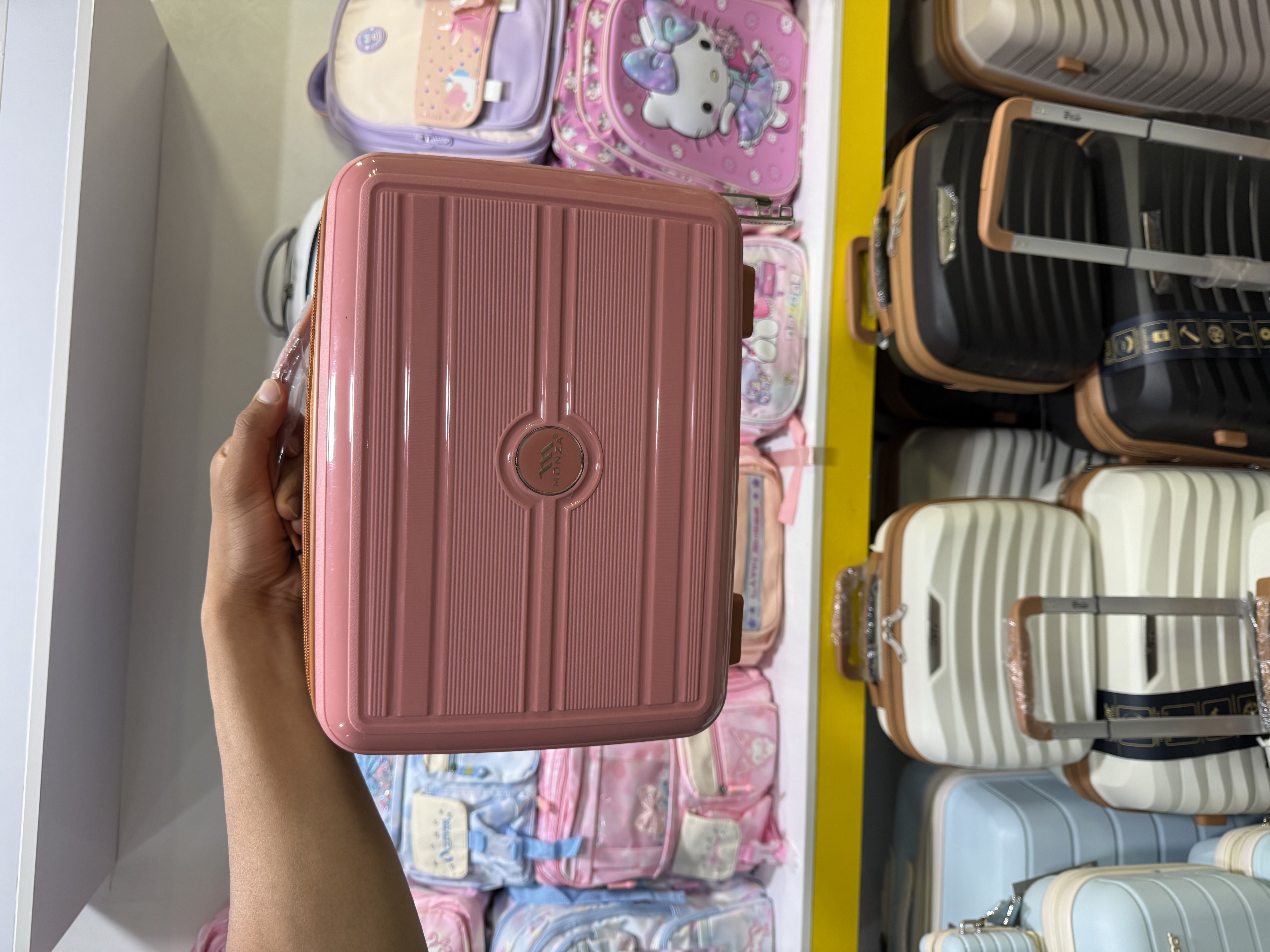 کیف ارایشی رمز دار مونزا کد 632